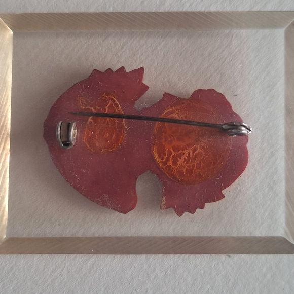 Elegant Coral Cameo Brooch - Picture 3 of 3